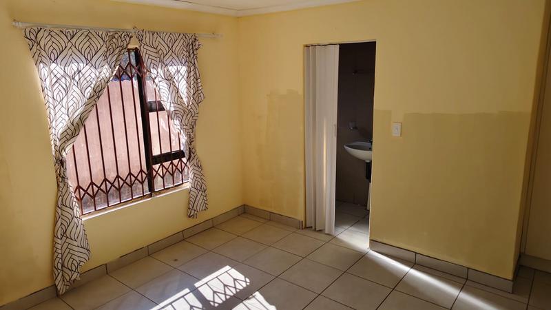 To Let 1 Bedroom Property for Rent in Miederpark North West